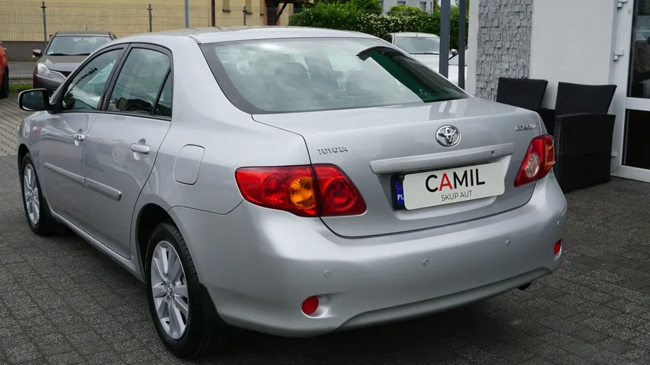 TOYOTA Corolla -