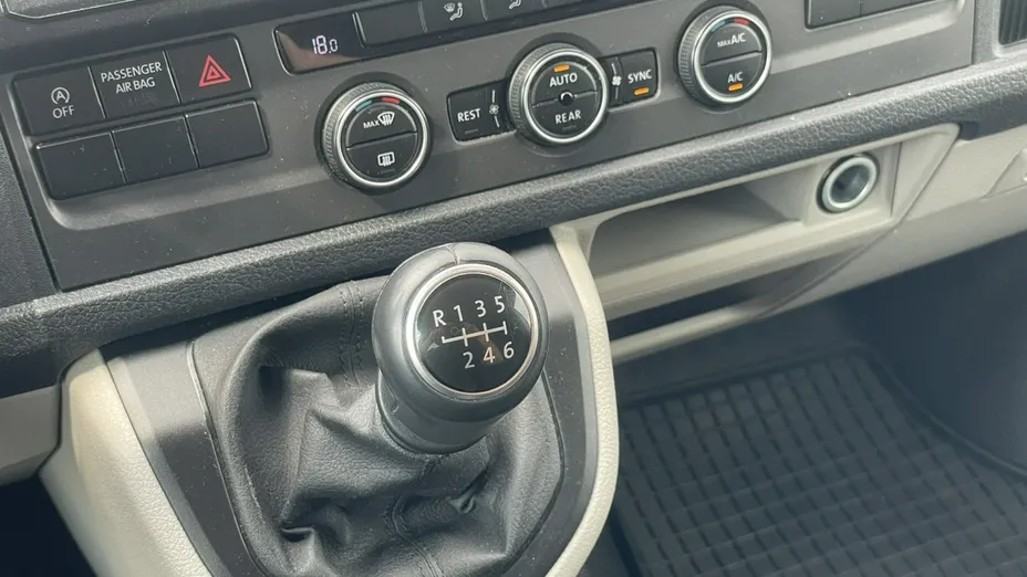 VOLKSWAGEN Caravelle -