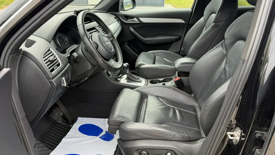 AUDI Q3 -