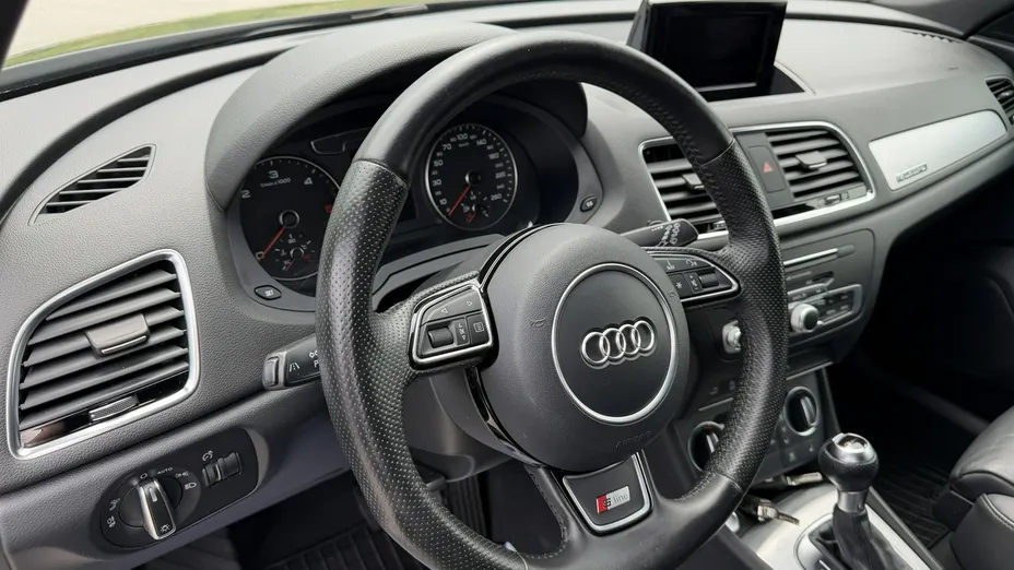 AUDI Q3 -