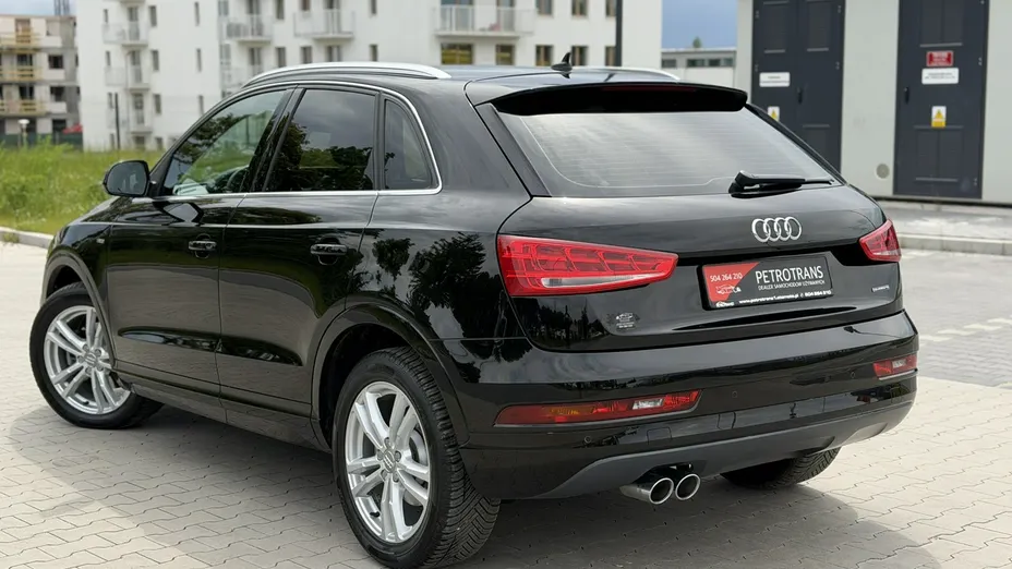 AUDI Q3 -