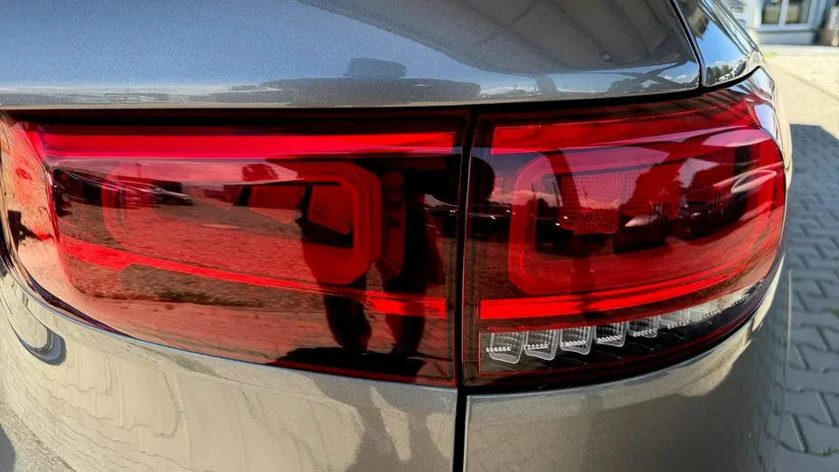 MERCEDES-BENZ GLB -