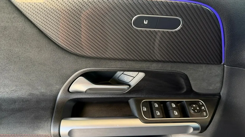 MERCEDES-BENZ GLB -