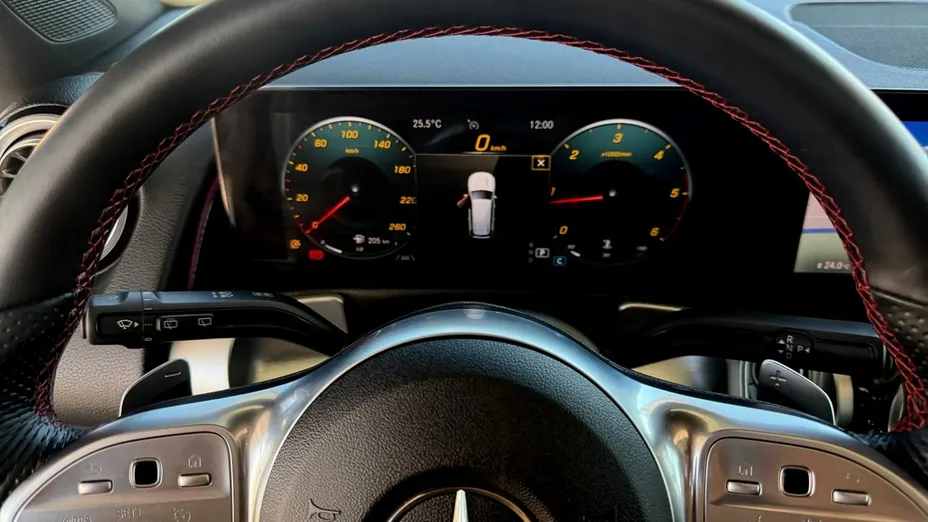 MERCEDES-BENZ GLB -