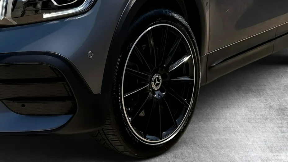 MERCEDES-BENZ GLB -