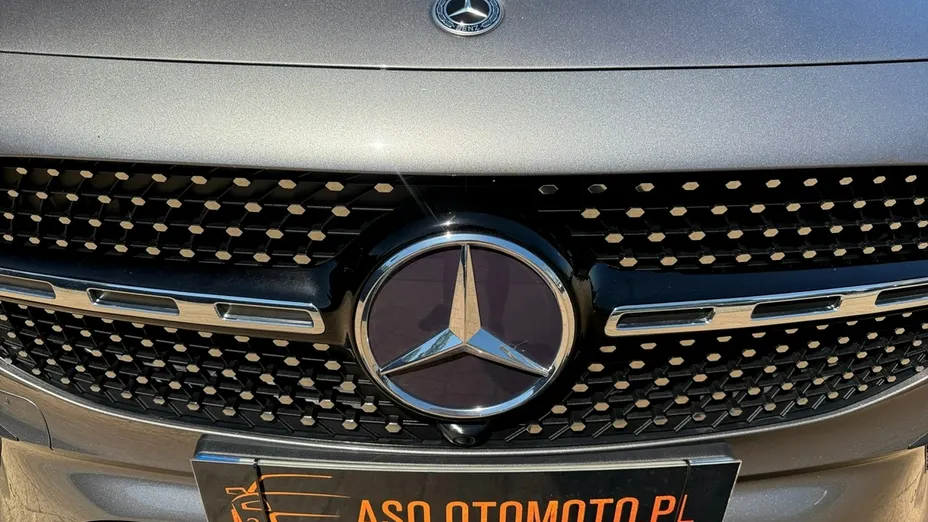 MERCEDES-BENZ GLB -