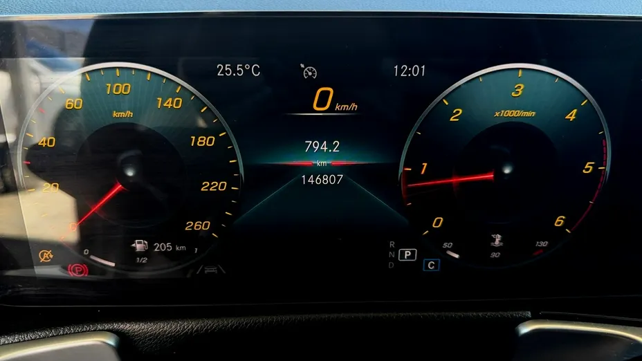 MERCEDES-BENZ GLB -