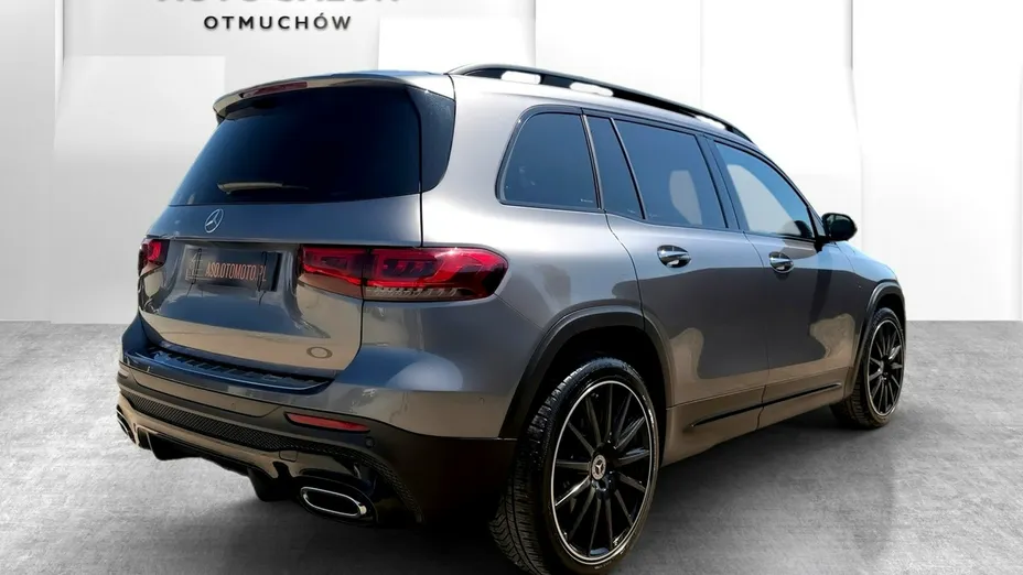 MERCEDES-BENZ GLB -