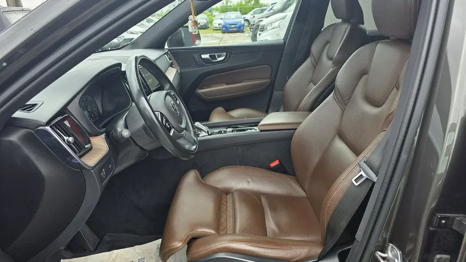 VOLVO XC60 -