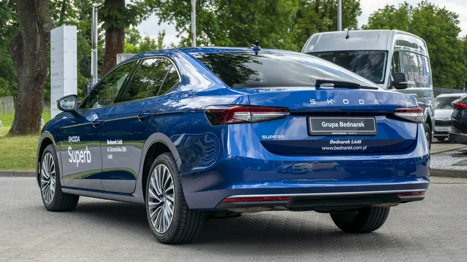 SKODA Superb -