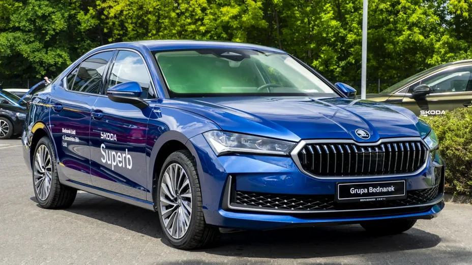 SKODA Superb -