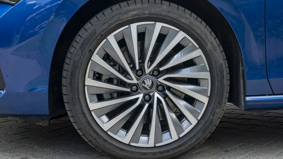 SKODA Superb -