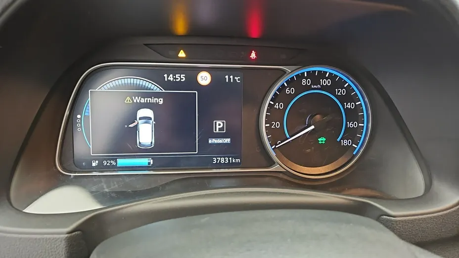 NISSAN Leaf -