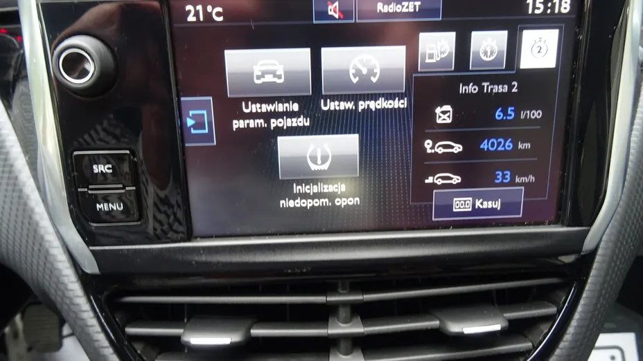 PEUGEOT 208 -
