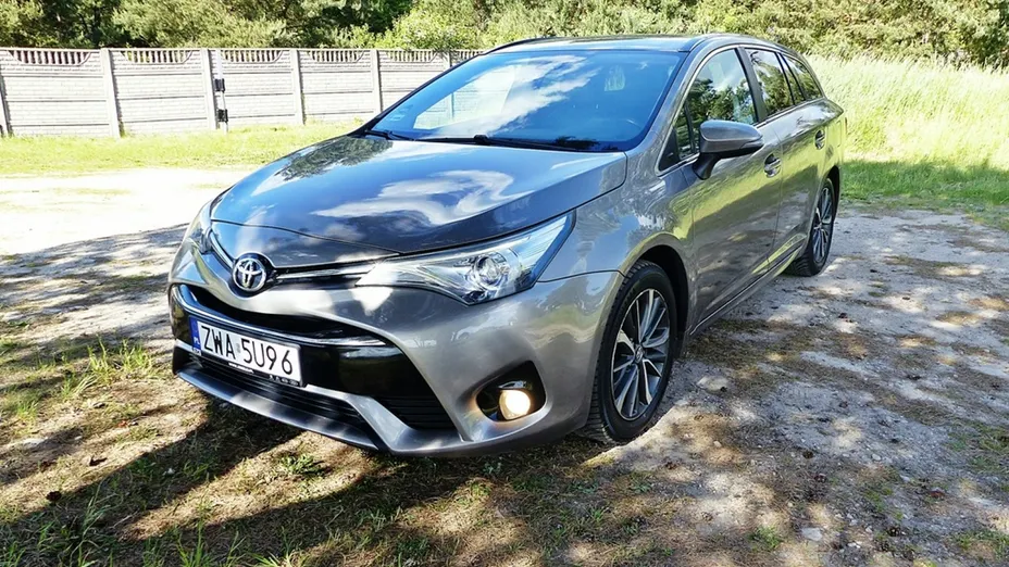 TOYOTA Avensis -