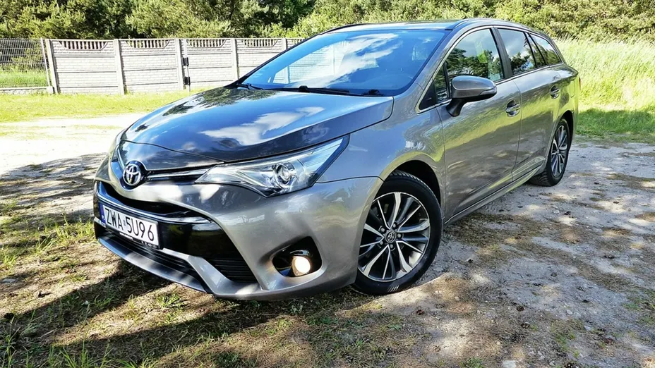 TOYOTA Avensis -