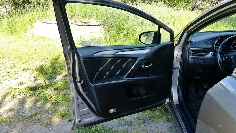 TOYOTA Avensis -