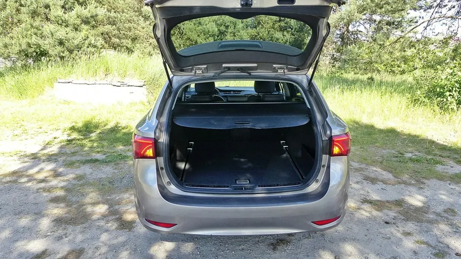 TOYOTA Avensis -