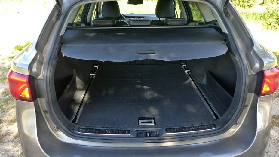 TOYOTA Avensis -