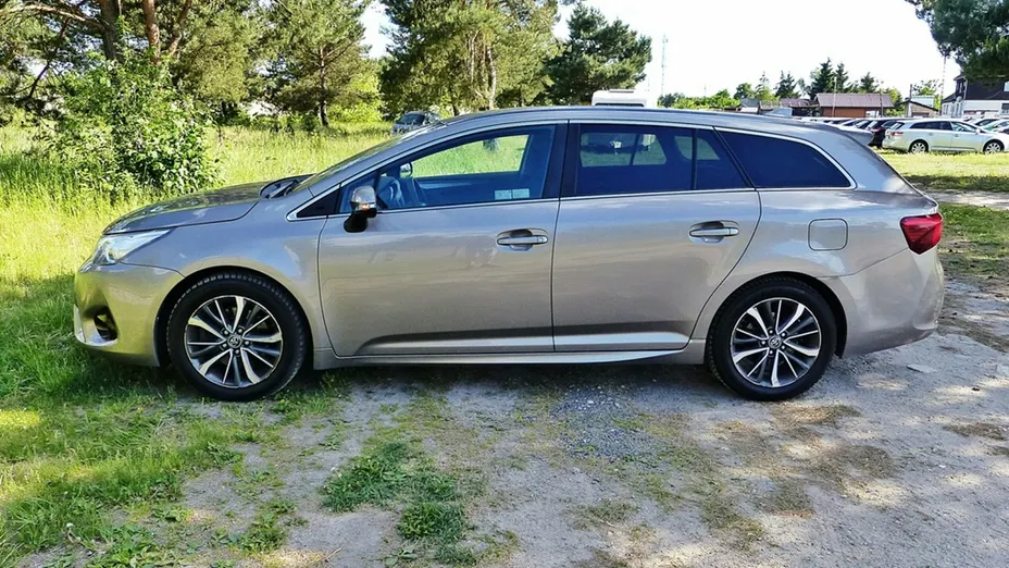 TOYOTA Avensis -