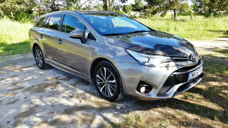 TOYOTA Avensis -