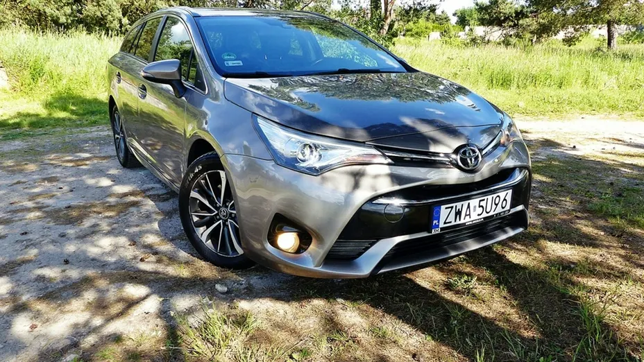 TOYOTA Avensis -