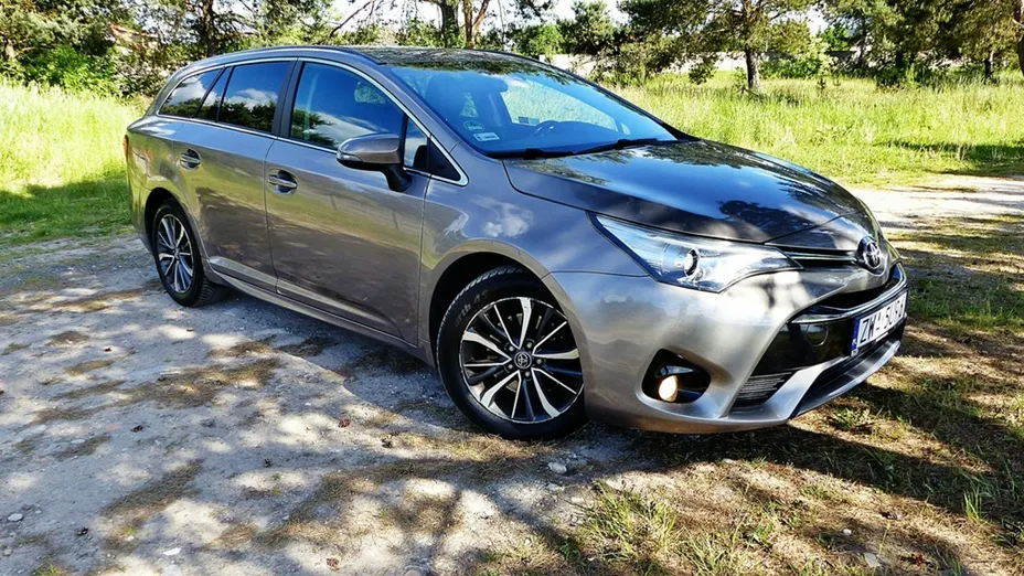 TOYOTA Avensis -
