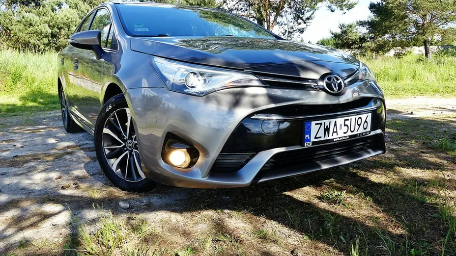 TOYOTA Avensis -