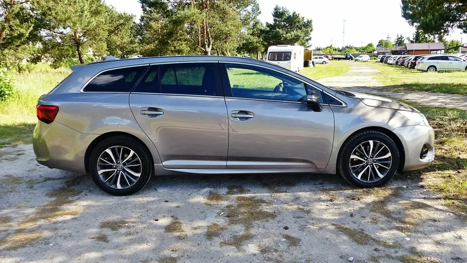 TOYOTA Avensis -