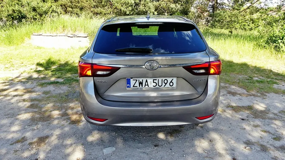 TOYOTA Avensis -