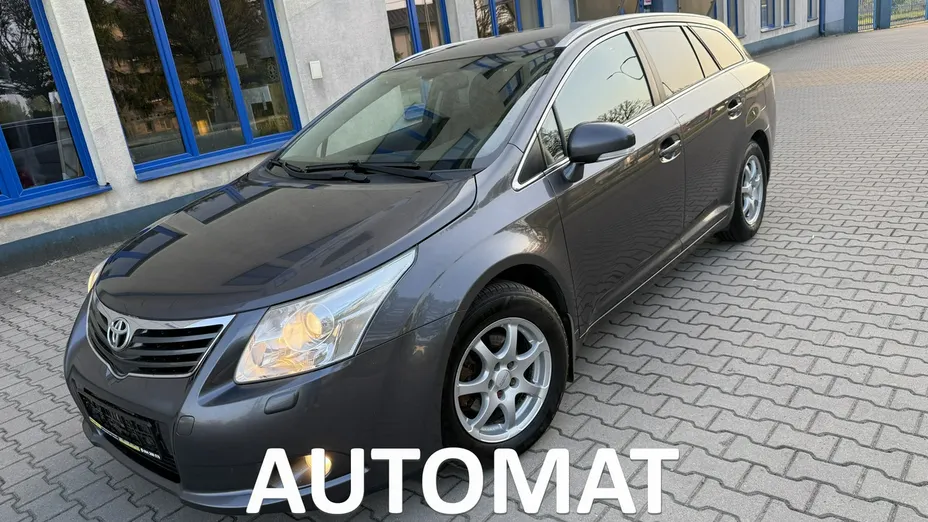 TOYOTA Avensis -