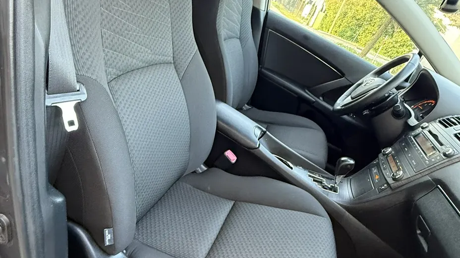 TOYOTA Avensis -