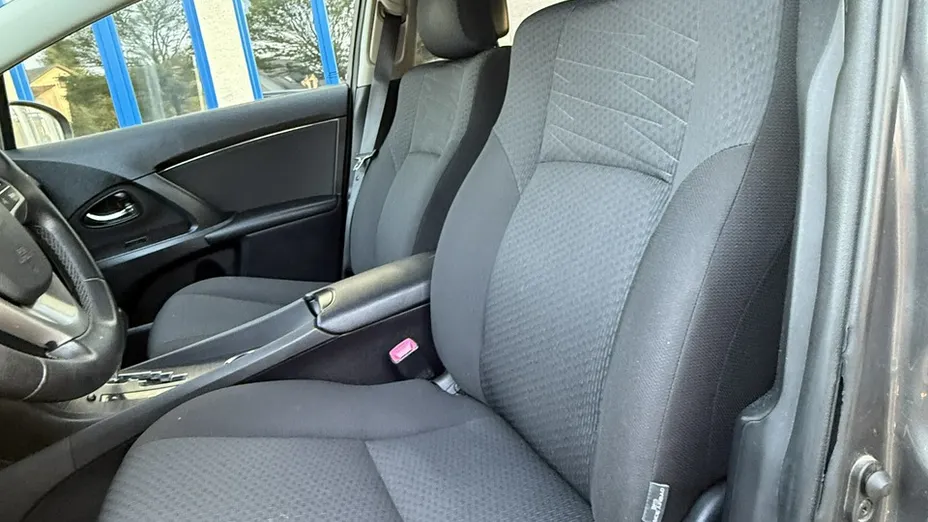TOYOTA Avensis -