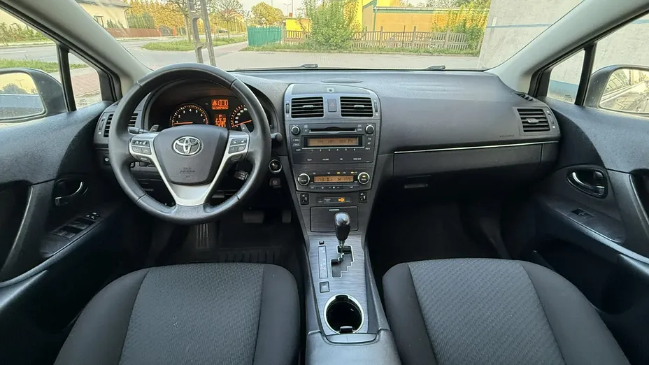 TOYOTA Avensis -