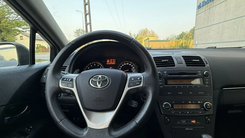 TOYOTA Avensis -