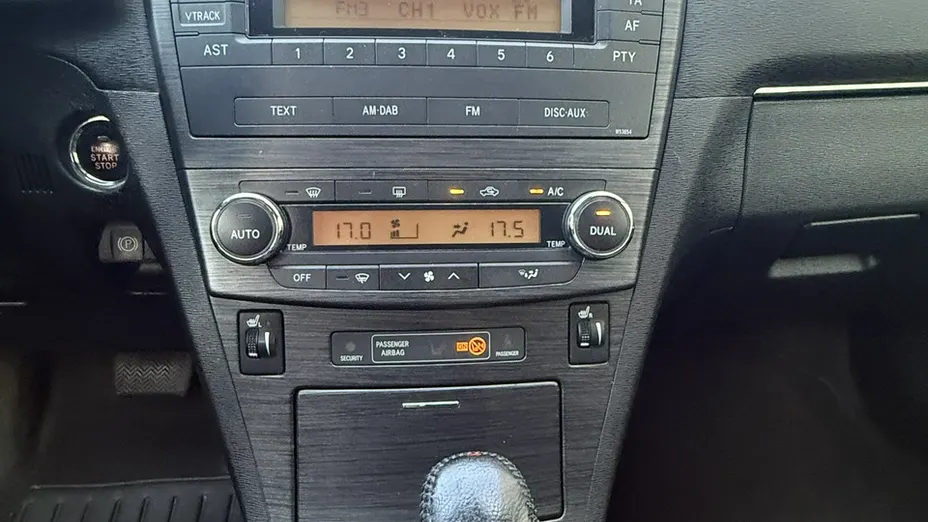 TOYOTA Avensis -