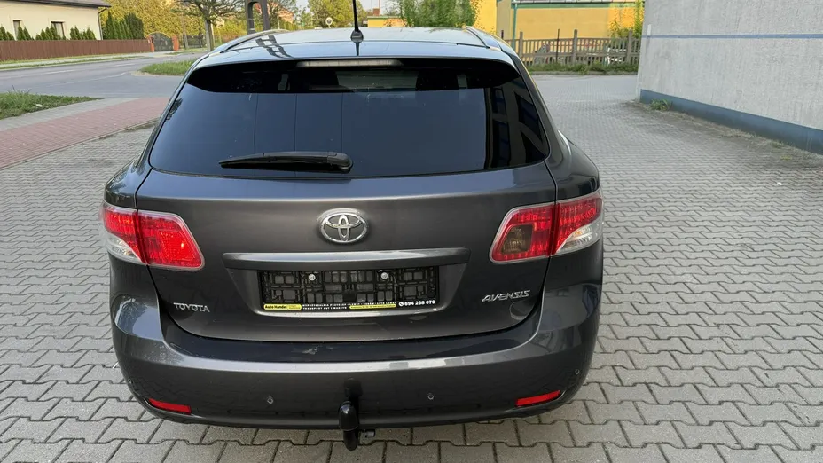 TOYOTA Avensis -