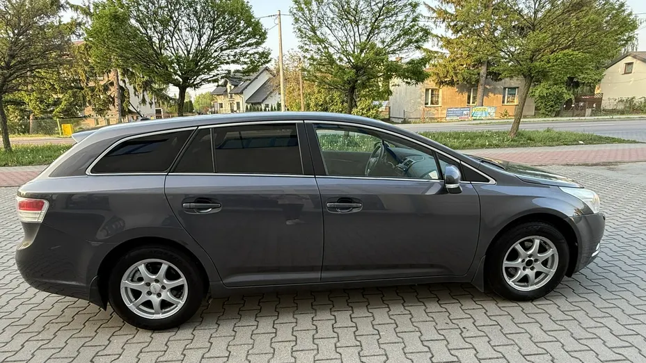 TOYOTA Avensis -