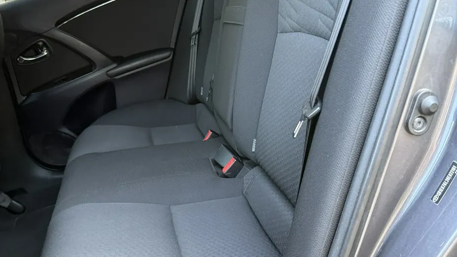 TOYOTA Avensis -