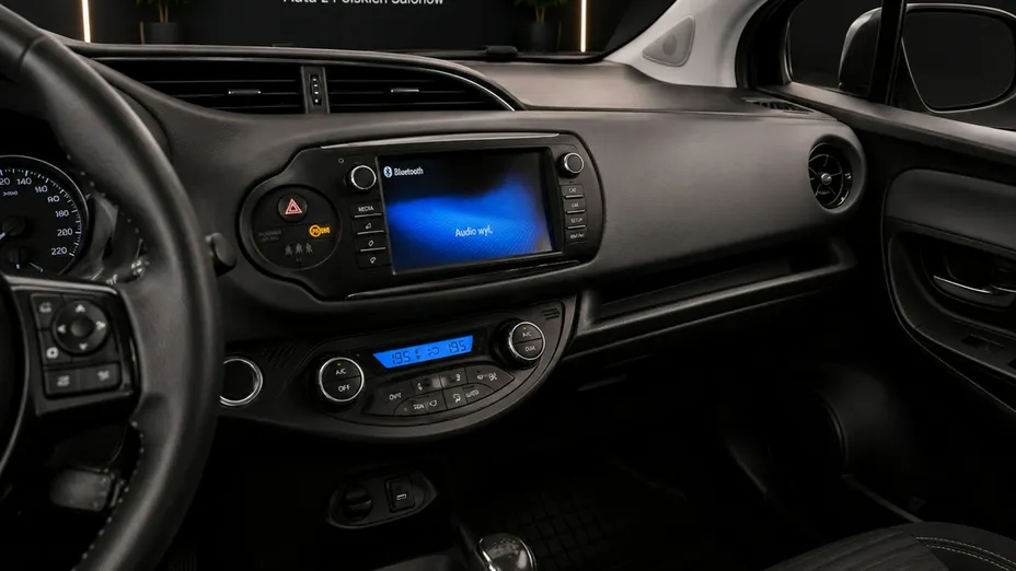 TOYOTA Yaris -