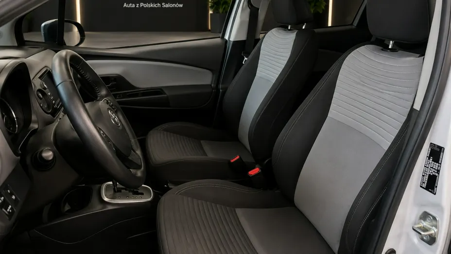 TOYOTA Yaris -