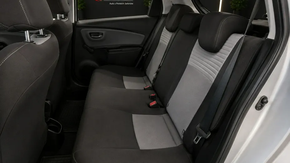 TOYOTA Yaris -