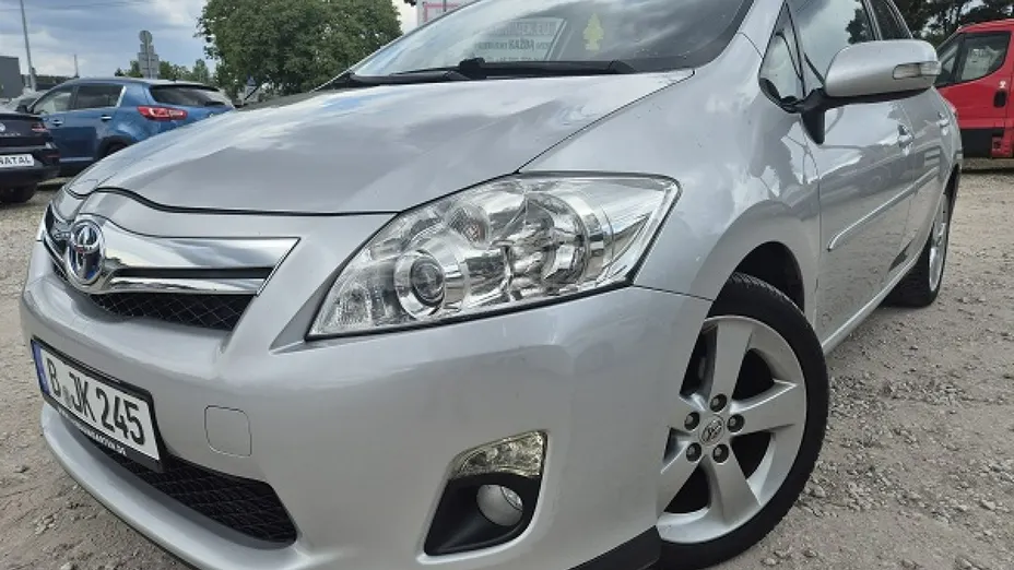 TOYOTA Auris -