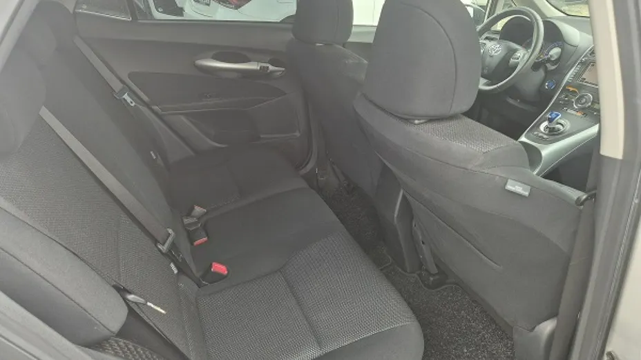 TOYOTA Auris -