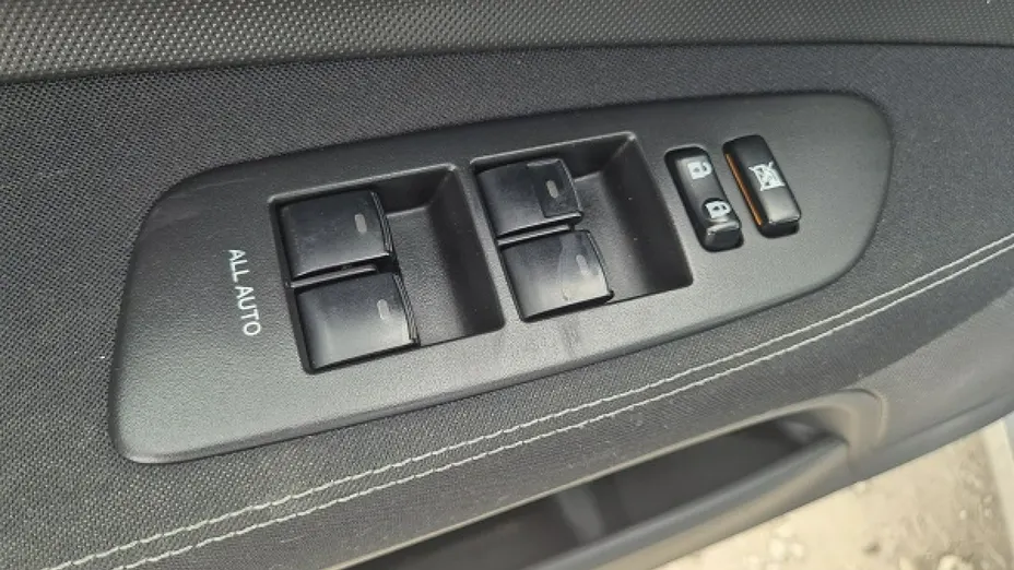 TOYOTA Auris -