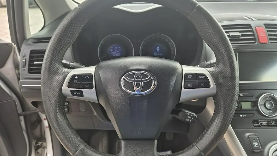 TOYOTA Auris -