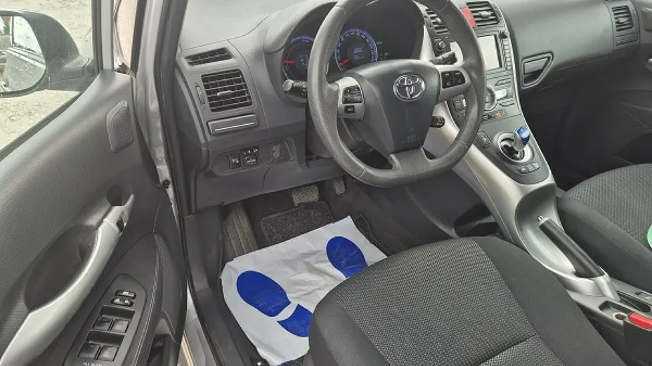 TOYOTA Auris -