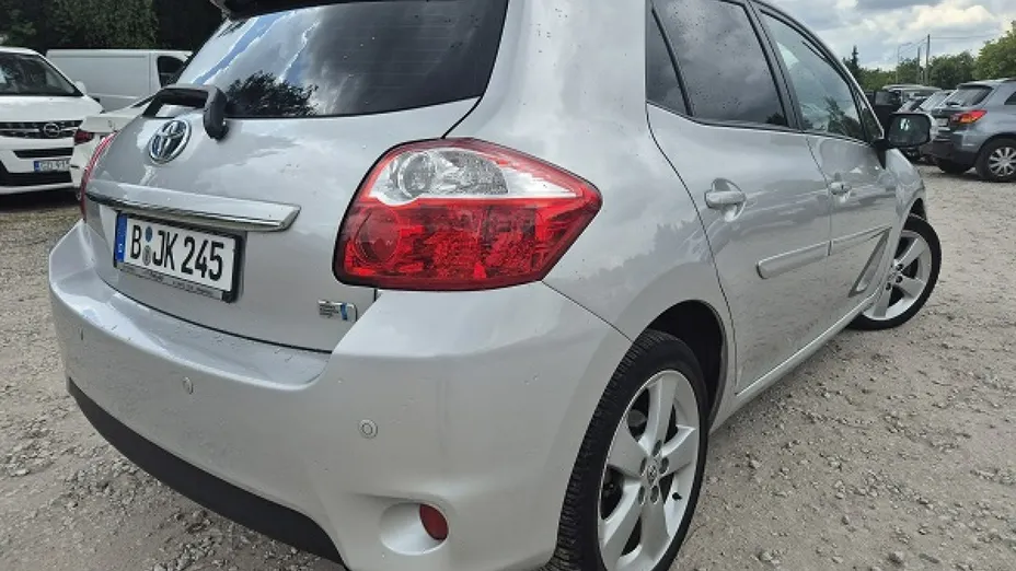 TOYOTA Auris -