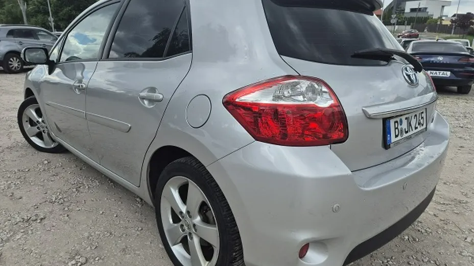 TOYOTA Auris -