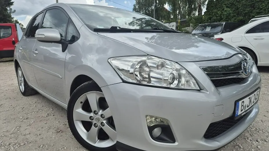TOYOTA Auris -
